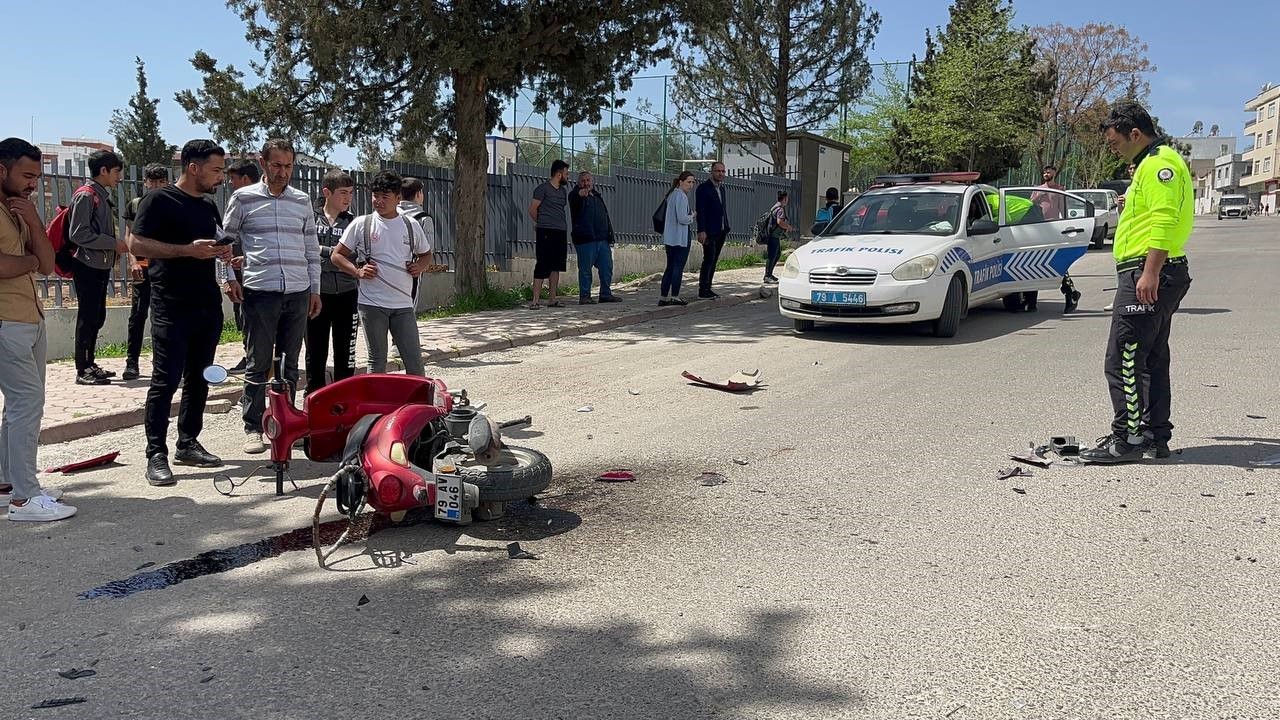 Kilis’te motosiklet ile otomobil kafa kafaya çarpıştı:1 yaralı
