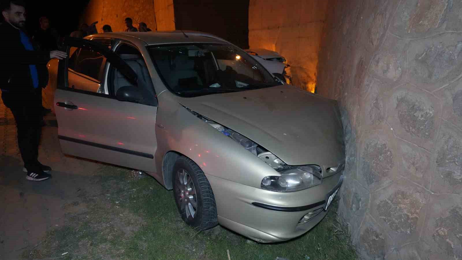 Kırıkkale’de iki otomobil kafa kafaya çarpıştı: 2 yaralı
