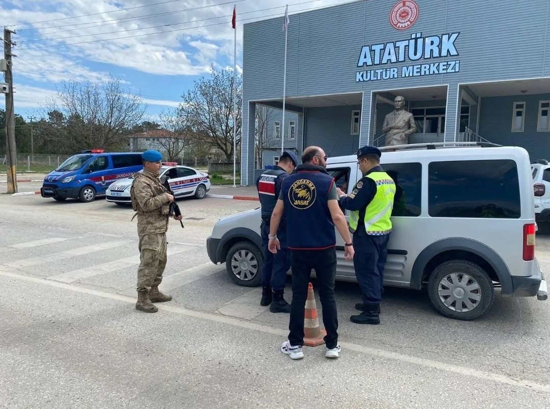 Kırklareli’nde jandarma ekiplerinden bayram öncesi dronlu denetim
