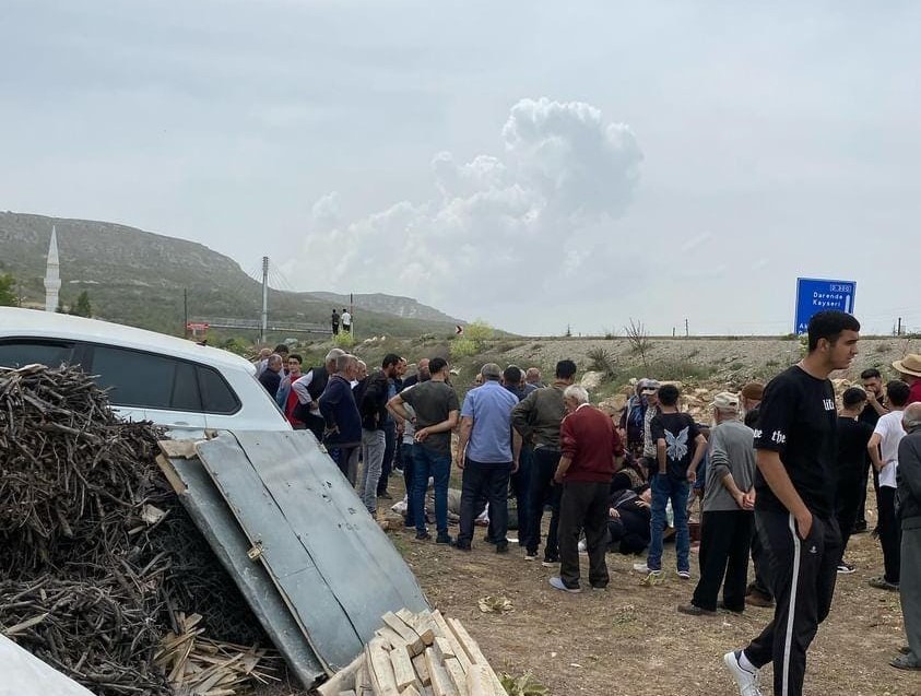 Kontrolden çıkan cip yol kenarına savruldu: 4 yaralı
