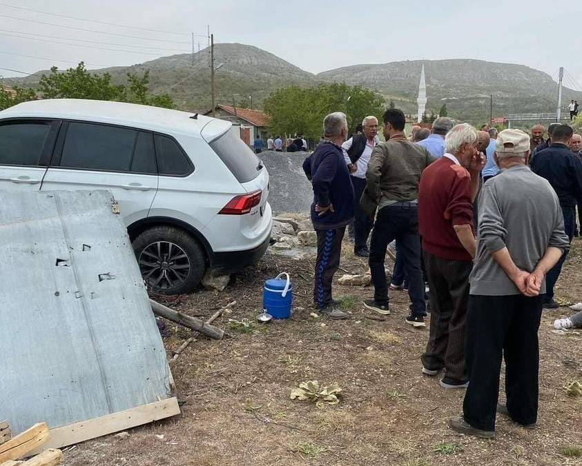 Kontrolden çıkan cip yol kenarına savruldu: 4 yaralı
