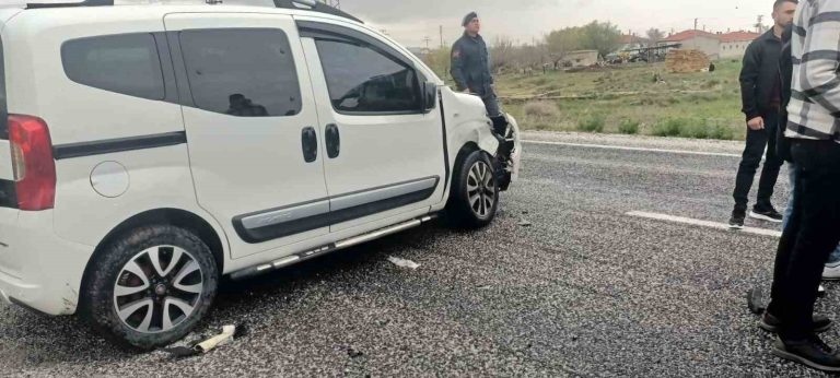 Konya’da hafif ticari araç ile otomobil çarpıştı: 7 yaralı