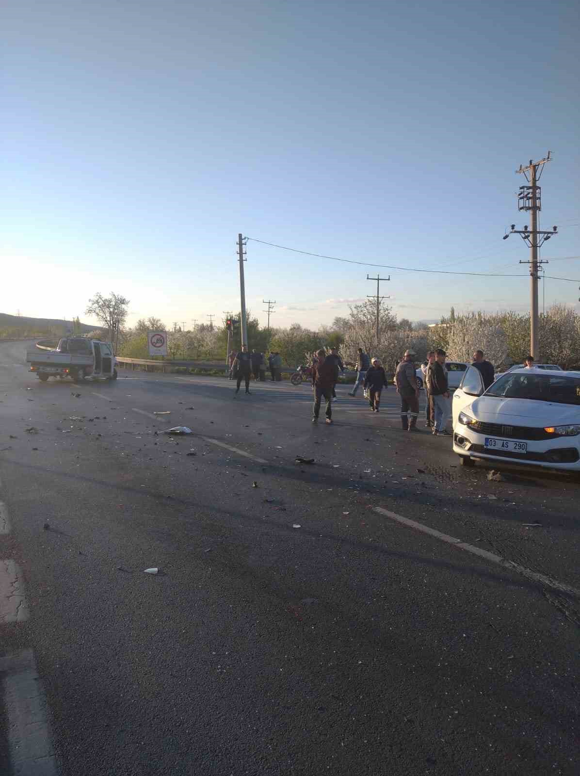 Konya’da kamyonet otomobille çarpıştı: 11 yaralı