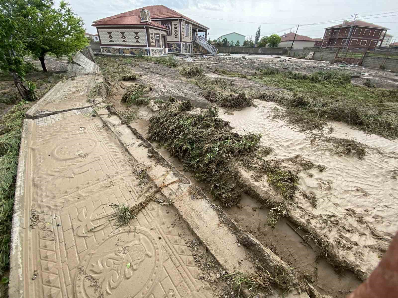 Konya’da selin vurduğu mahallede yaralar sarılacak
