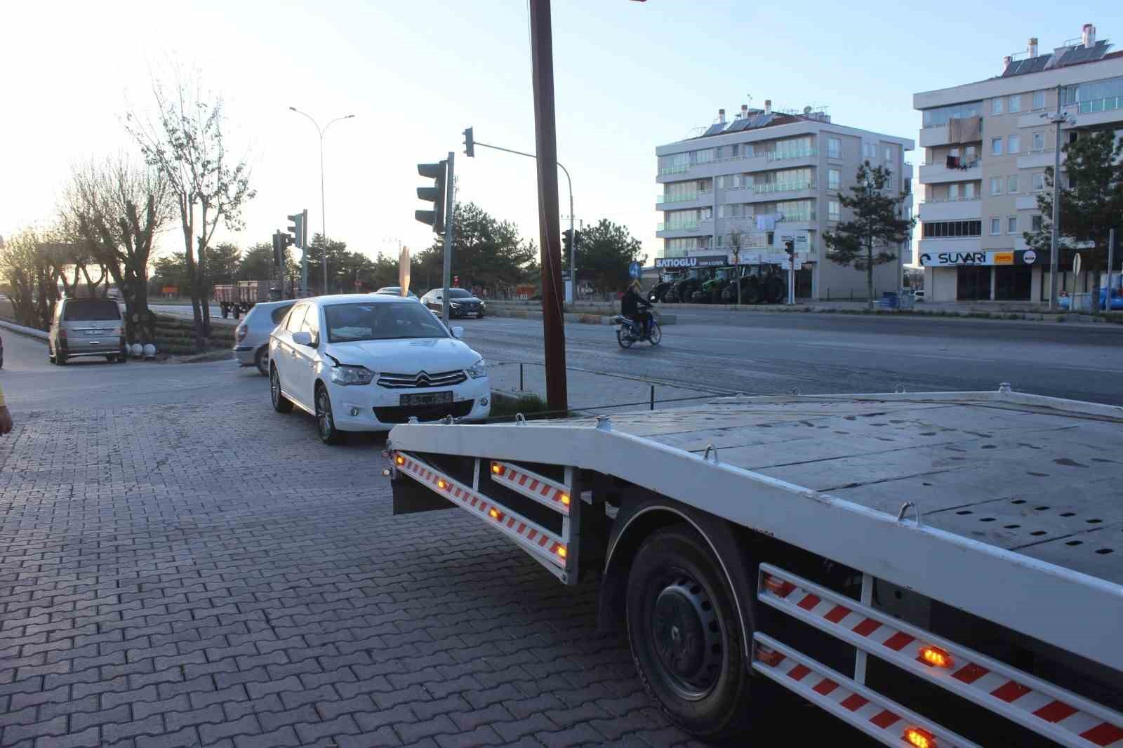 Konya’da üç araç çarpıştı: 3 yaralı
