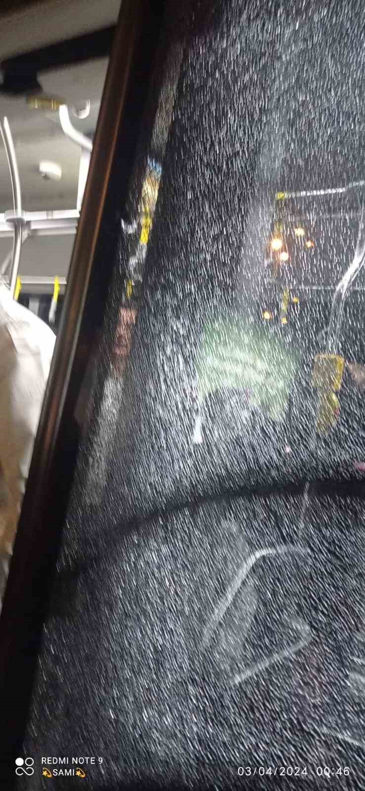 Küçükçekmece’de uzun namlulu silahlarla otele saldırı: Kurşunlar yoldan geçen metrobüse isabet etti

