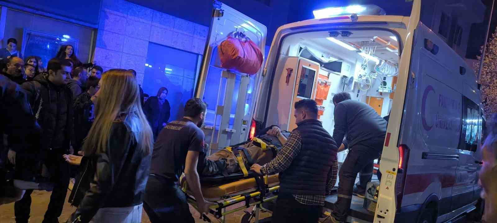 Kutlama sırasında çöken CHP balkonundan düşen ilçe başkan yardımcısı öldü
