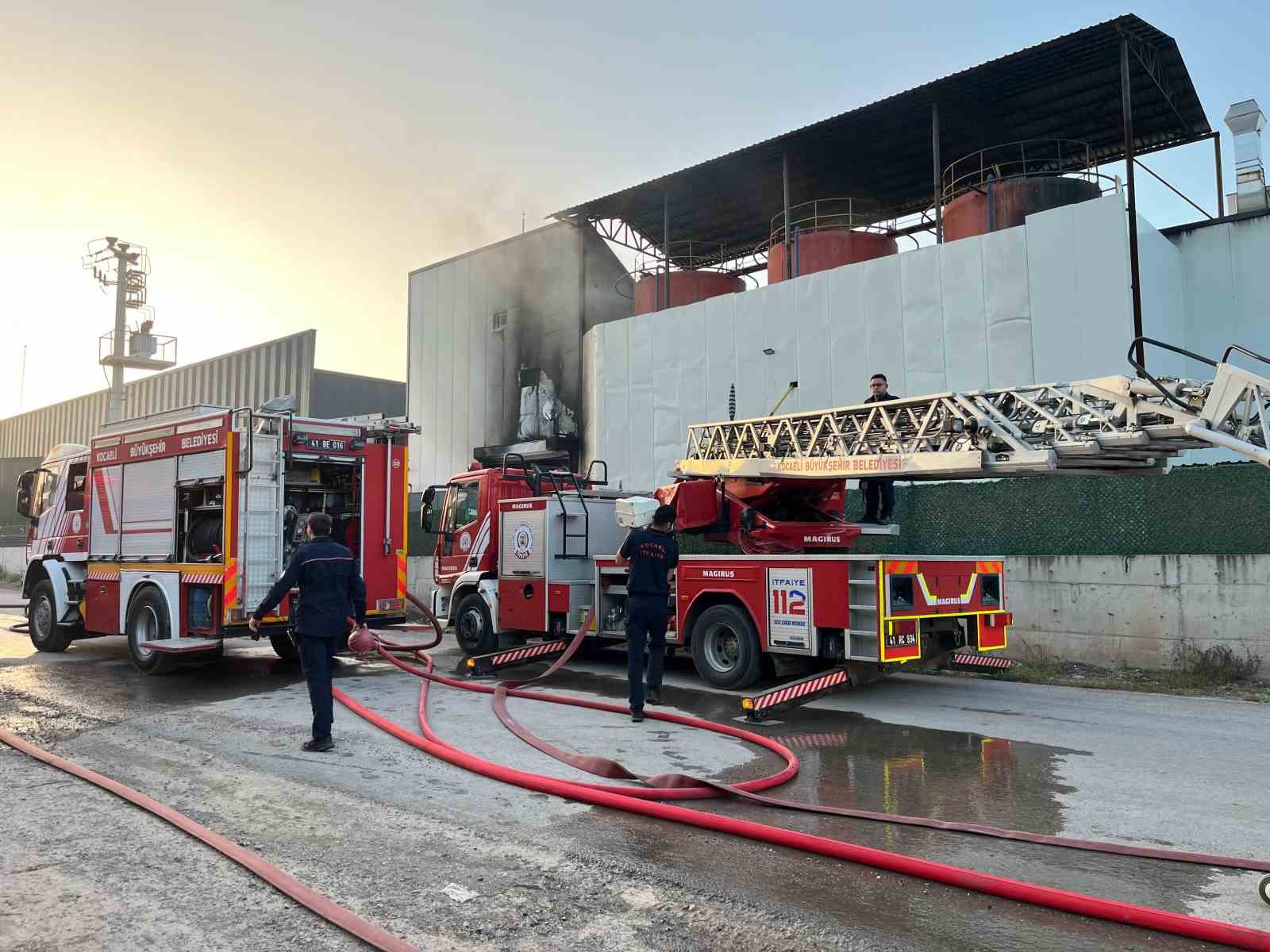 Madeni yağ fabrikasında korkutan yangın
