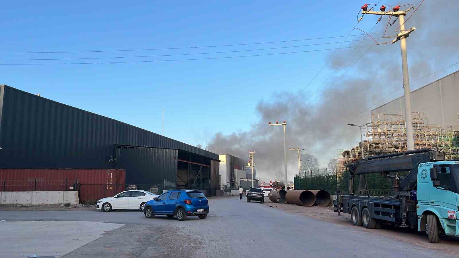 Madeni yağ fabrikasında korkutan yangın
