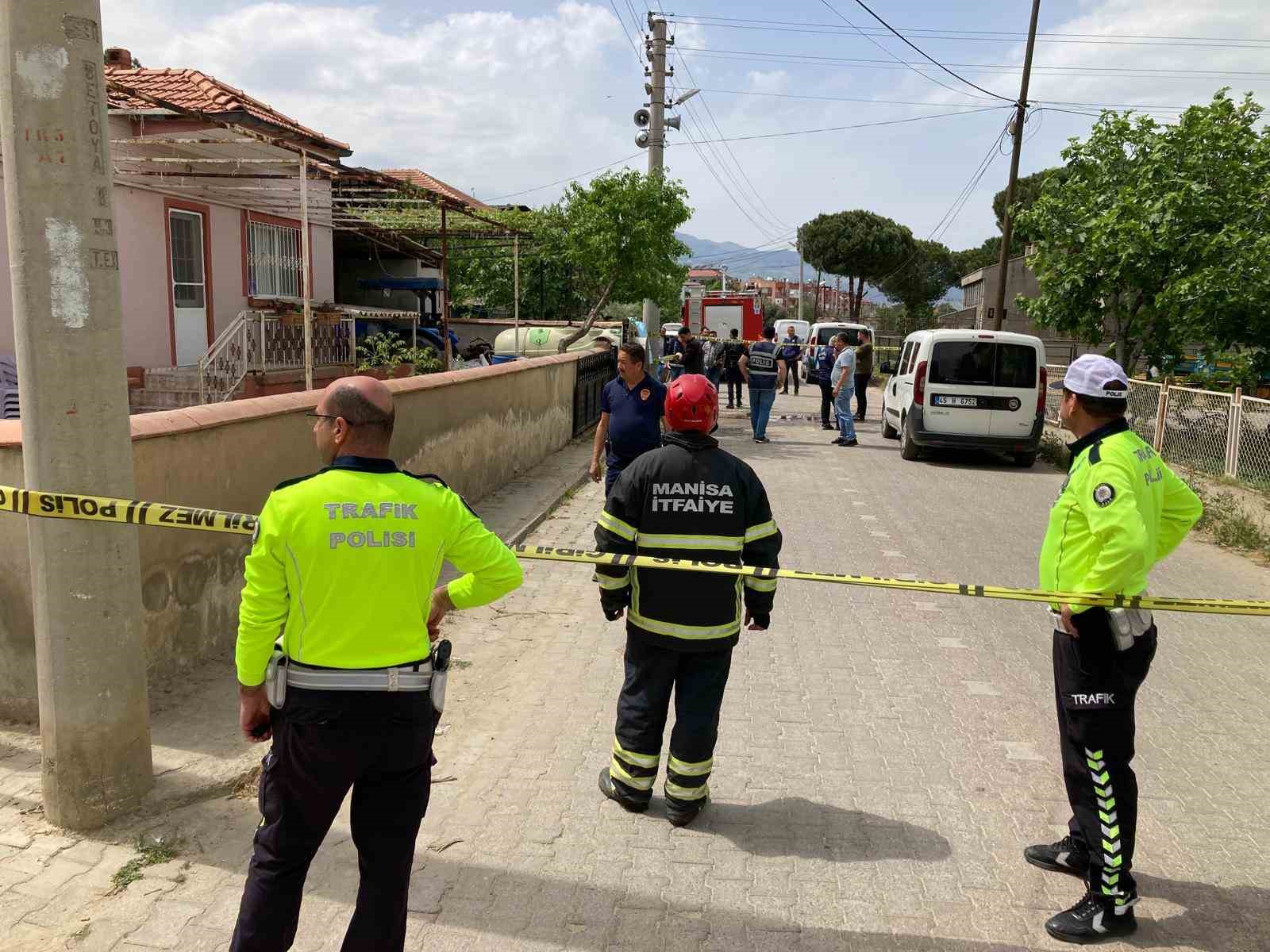 Manisa’da tarım makinesine kolunu kaptıran çiftçi öldü