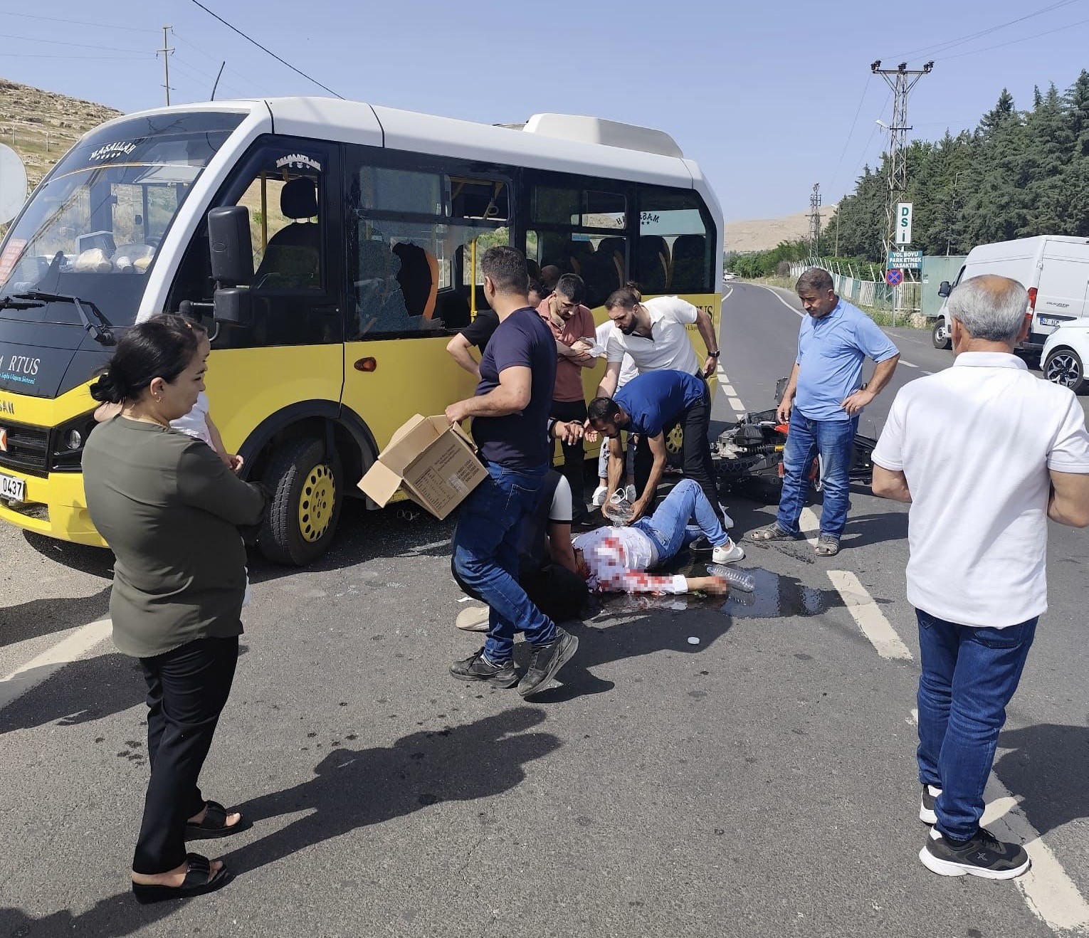 Mardin’de minibüs ile motosiklet çarpıştı: 3 yaralı