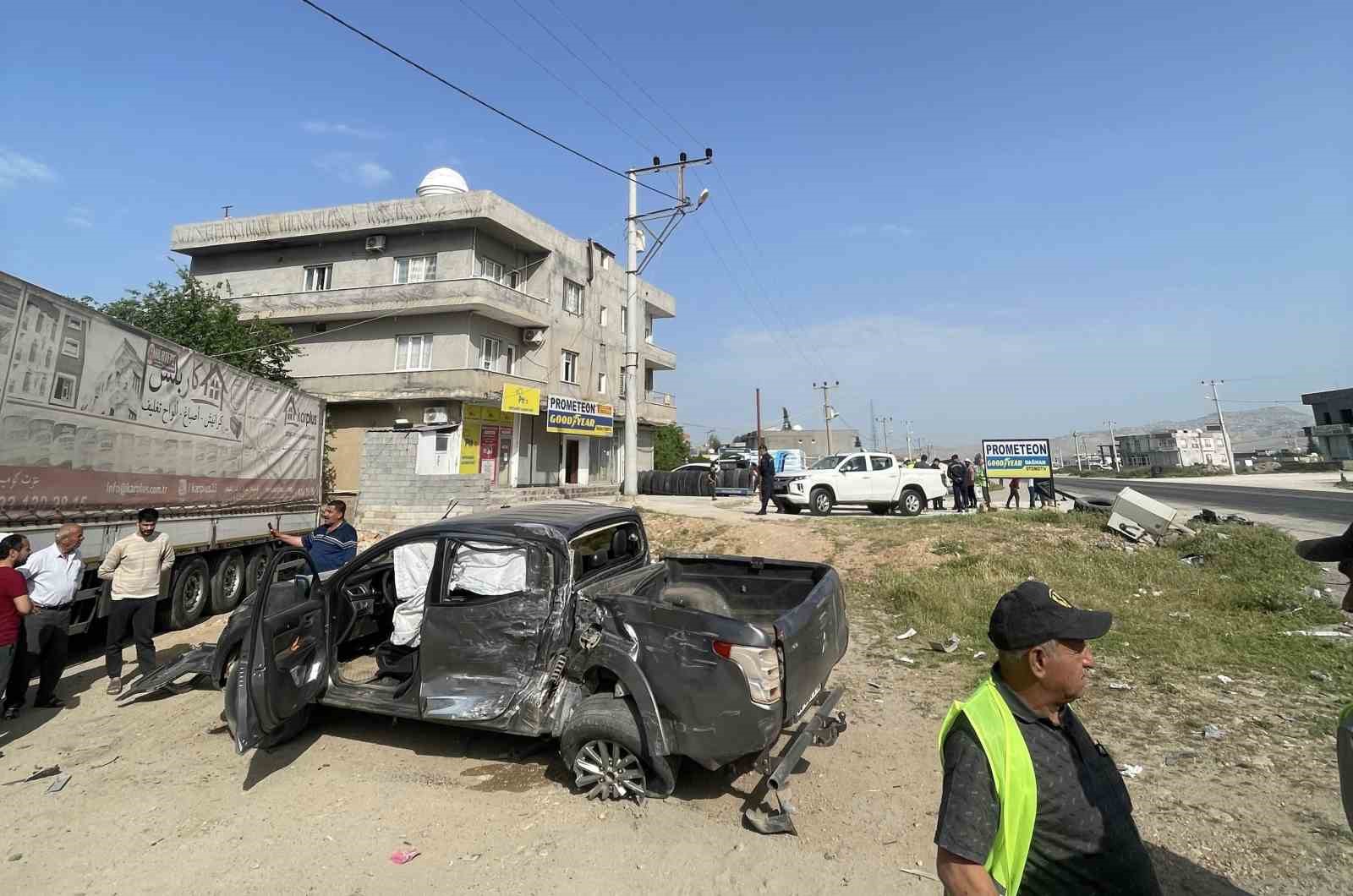 Mardin’de tır ile kamyonet çarpıştı: 3 yaralı