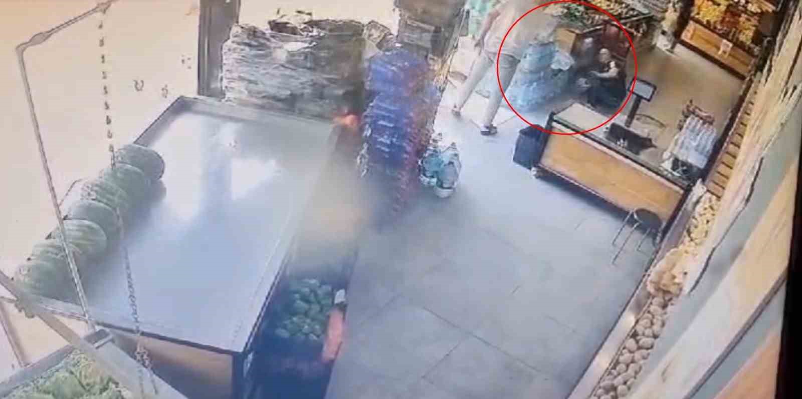 Market çalışanına kurşun yağdırdı: O anlar kamerada
