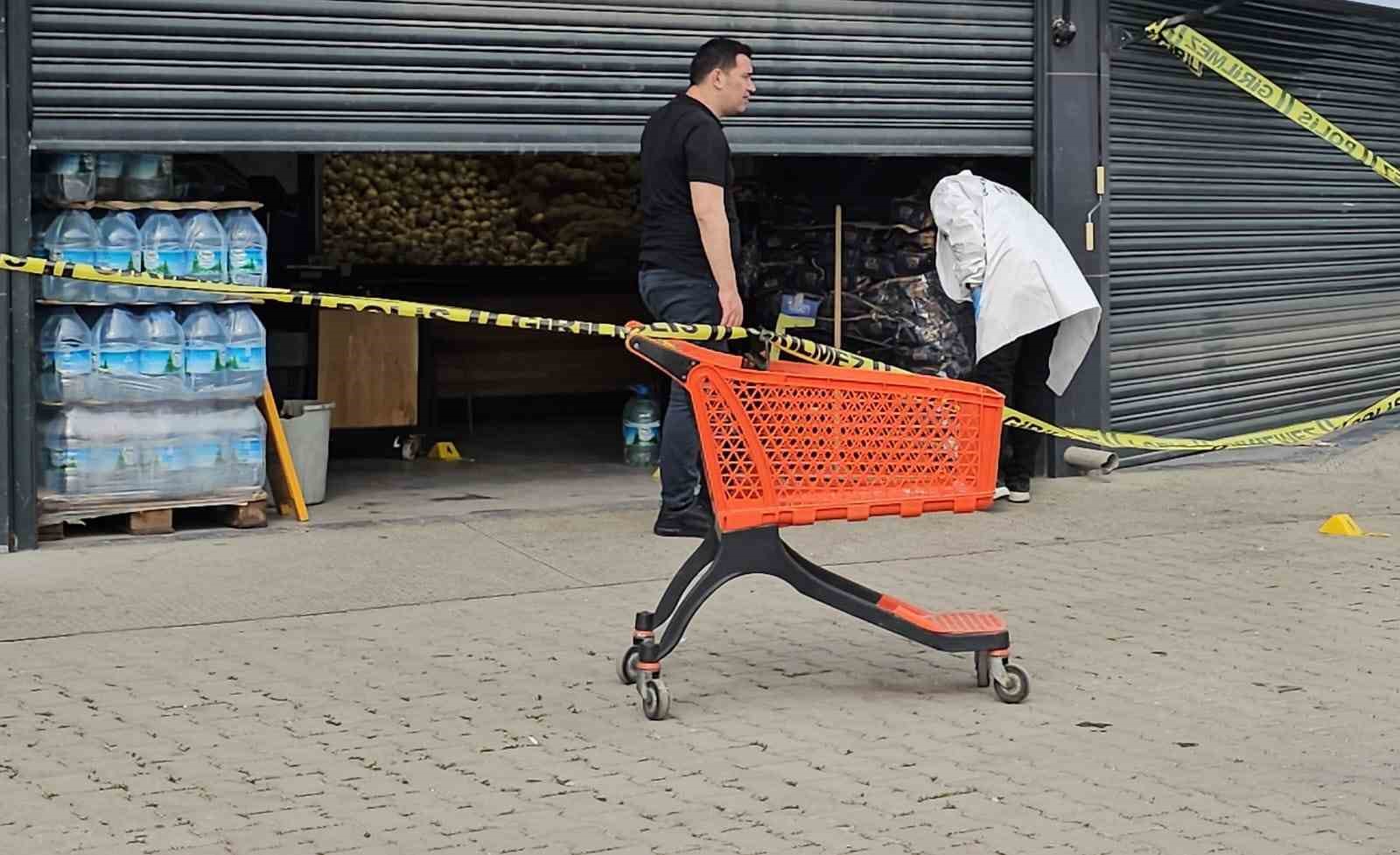 Market çalışanına kurşun yağdırdı: O anlar kamerada
