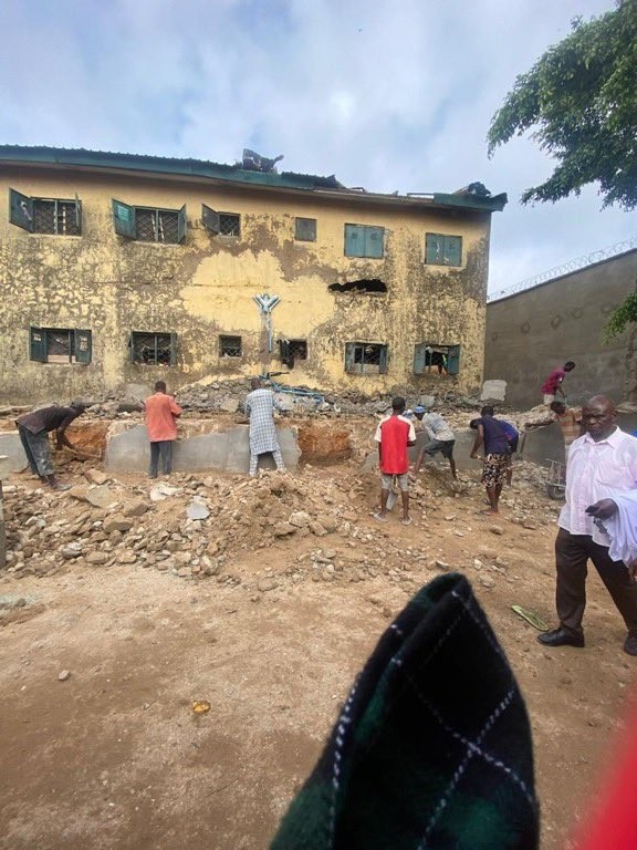 Nijerya’da şiddetli yağışlarda hapishane hasar aldı: 118 mahkum kaçtı
