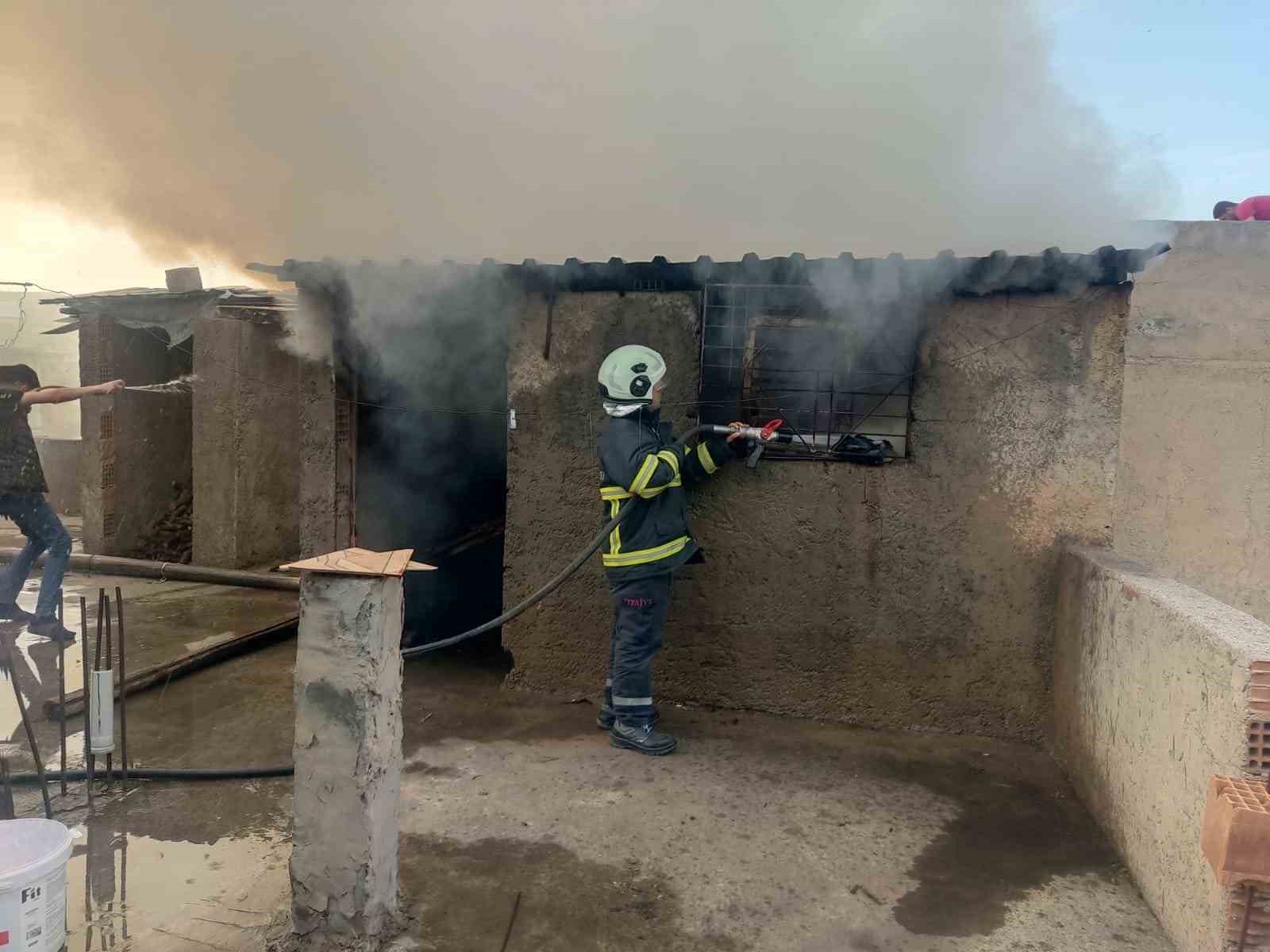 Nusaybin’de bir evde yangın çıktı