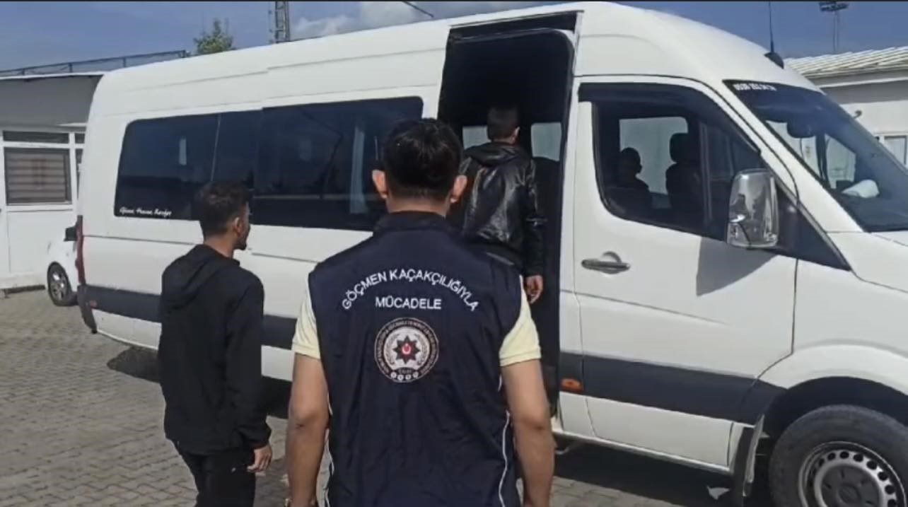 Osmaniye’de 9 kaçak göçmen yakalandı 1 organizatör tutuklandı
