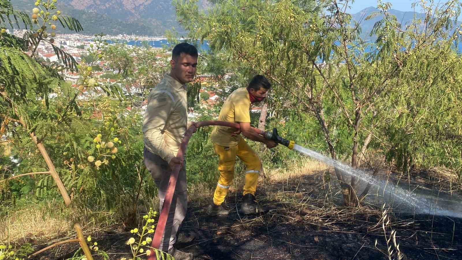 Otluk alandaki yangın ormana sıçramadan söndürüldü
