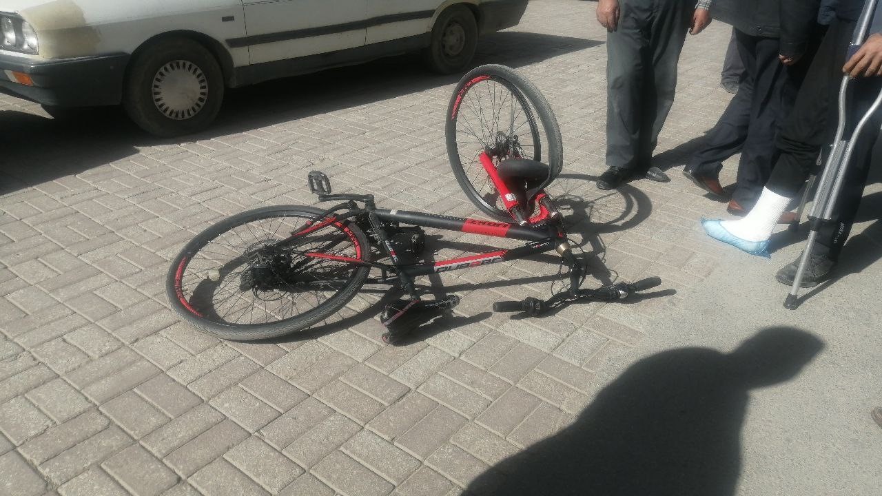 Otomobil bisiklet ile çarpıştı: 1 yaralı
