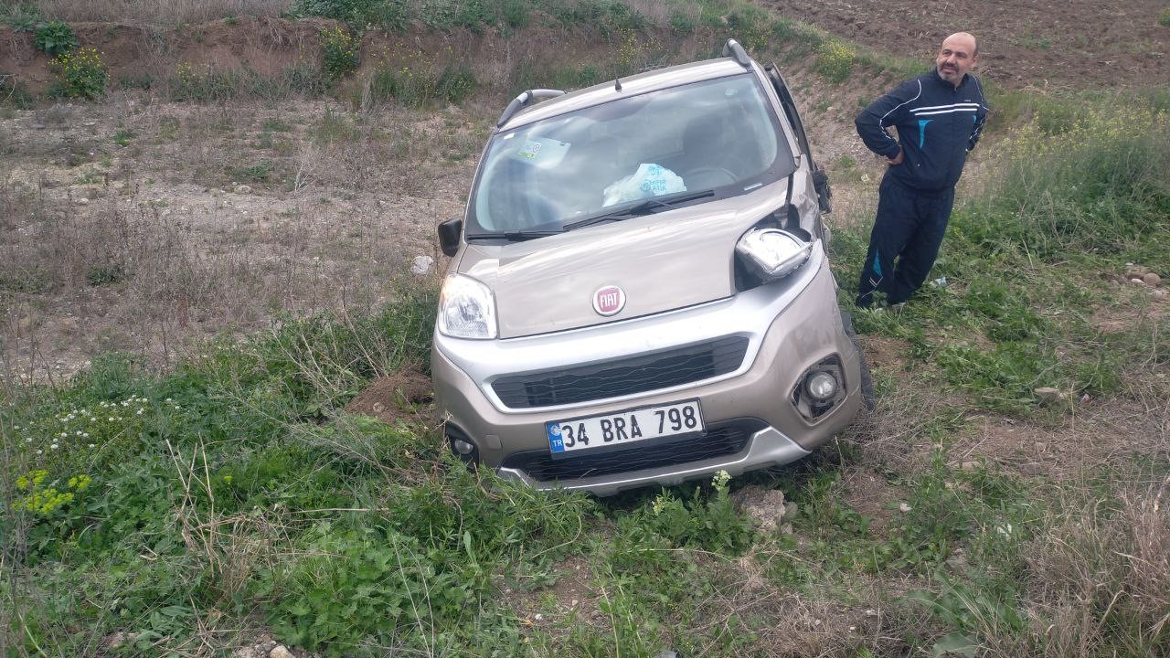 Otomobil ve hafif ticari araç çarpıştı: 8 yaralı
