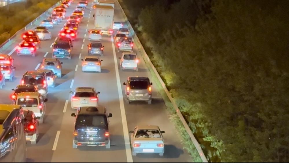 Otoyolda trafik kurallarına uymayanlara 13 milyon 630 bin lira ceza yazıldı
