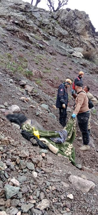 Pancar toplarken kayalıklardan düşen yaşlı adam hayatını kaybetti
