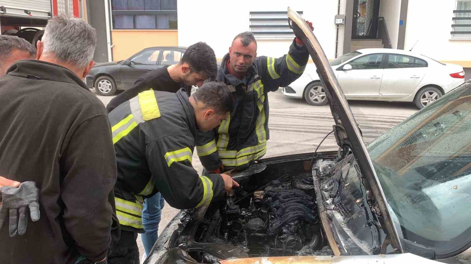 Pazara gitti, döndüğünde aracını yanmış halde buldu
