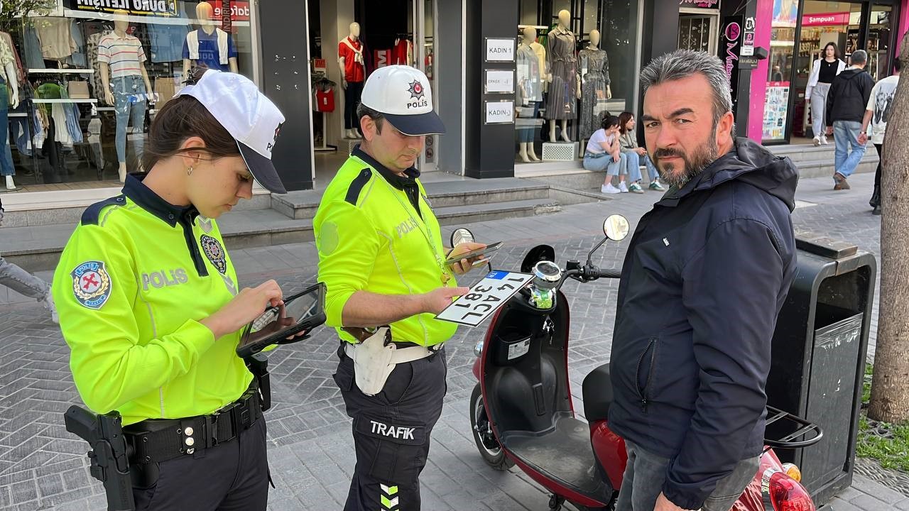 Sadece yaya ve bisikletlerin girdiği caddede sıkı denetim
