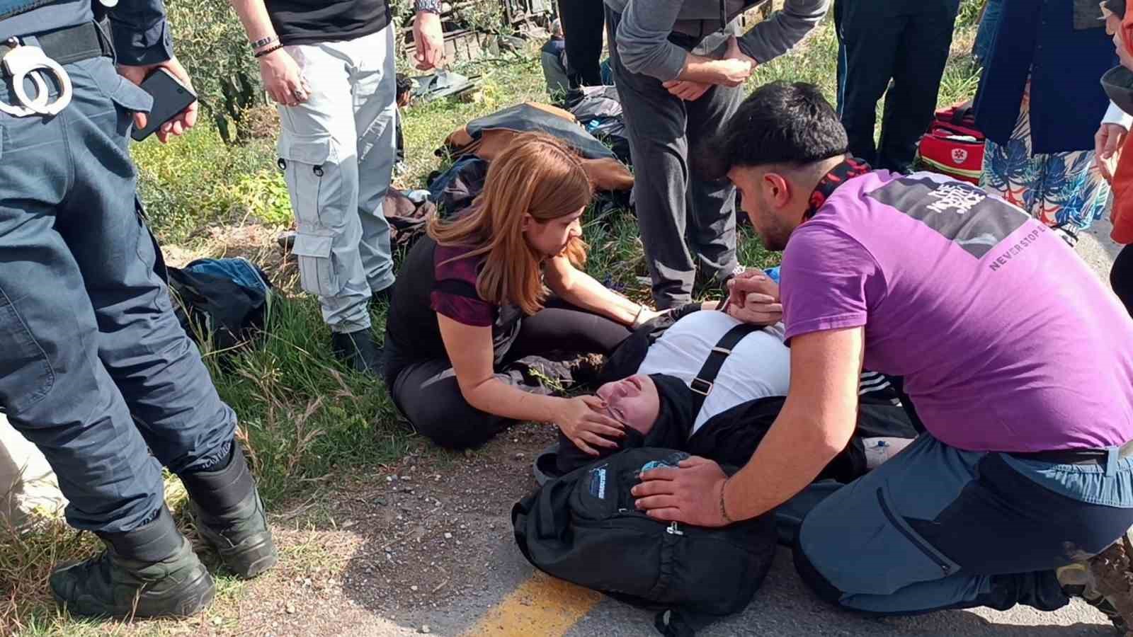 Sakarya’da 12 kişinin yaralandığı kazada midibüsün freni patlamış