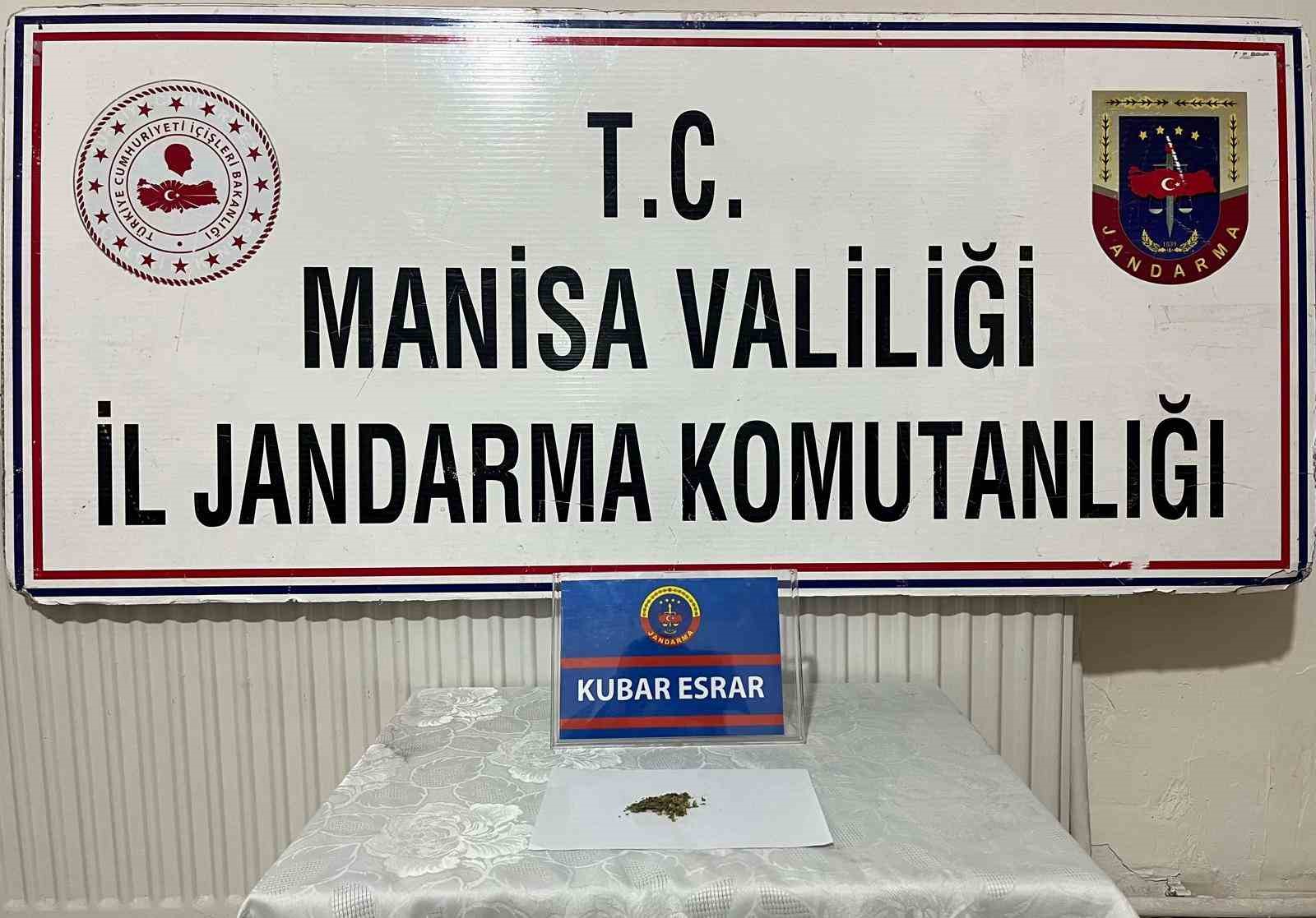 Salihli jandarması uyuşturucu tacirlerine nefes aldırmıyor
