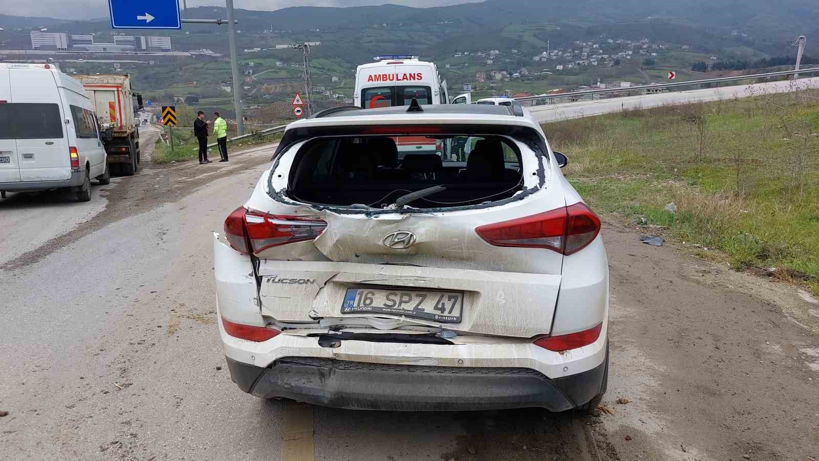 Samsun’da kamyon otomobile arkadan çarptı: 2 yaralı