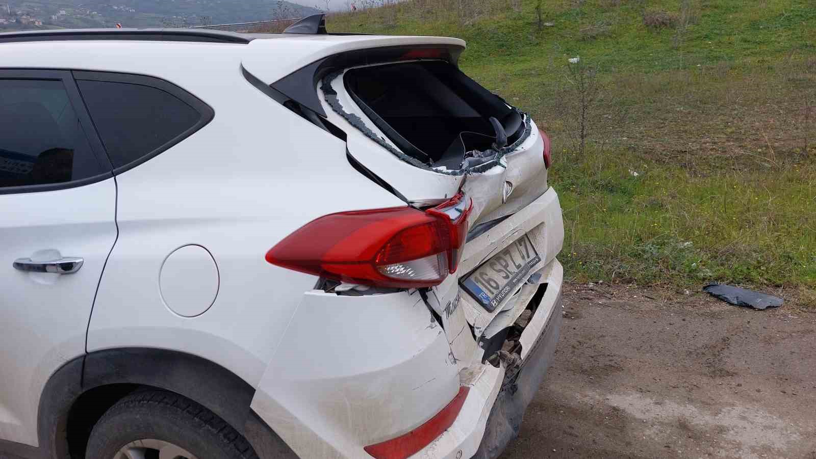 Samsun’da kamyon otomobile arkadan çarptı: 2 yaralı
