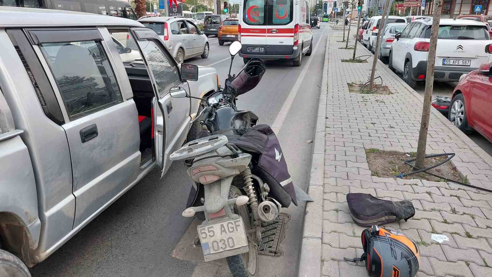 Samsun’da motosiklet kamyonetin kapısına çarptı: 1 yaralı
