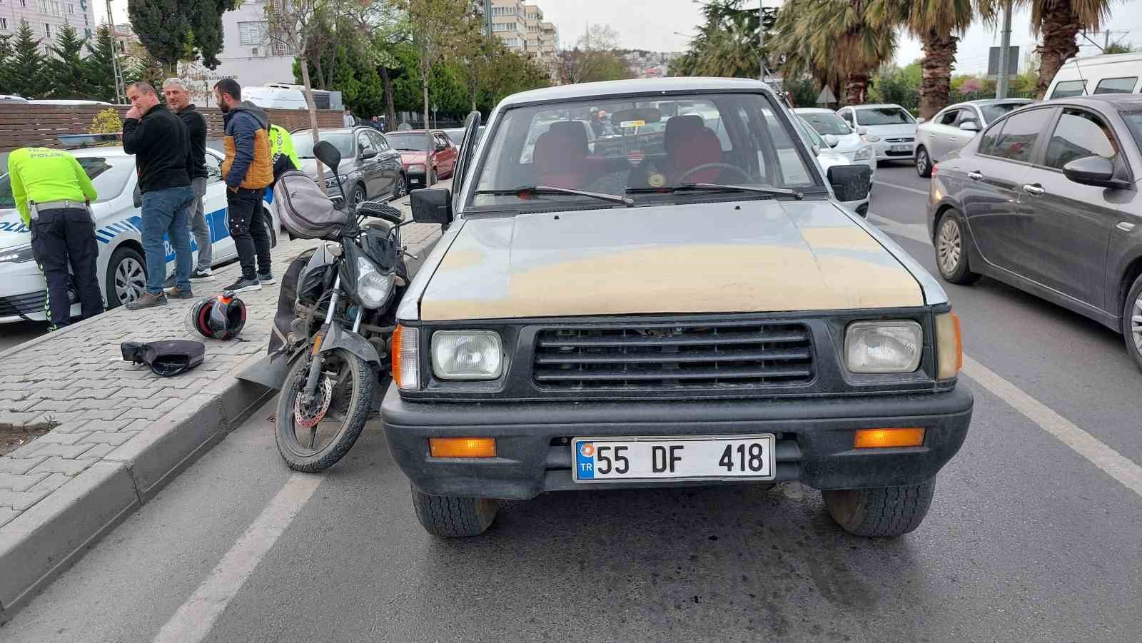 Samsun’da motosiklet kamyonetin kapısına çarptı: 1 yaralı
