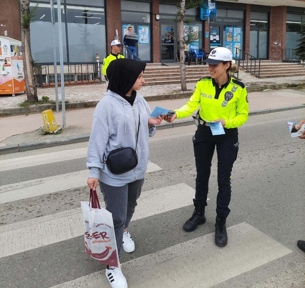 Samsun polisi, trafik kazalarının önüne geçmek için bilgilendirdi
