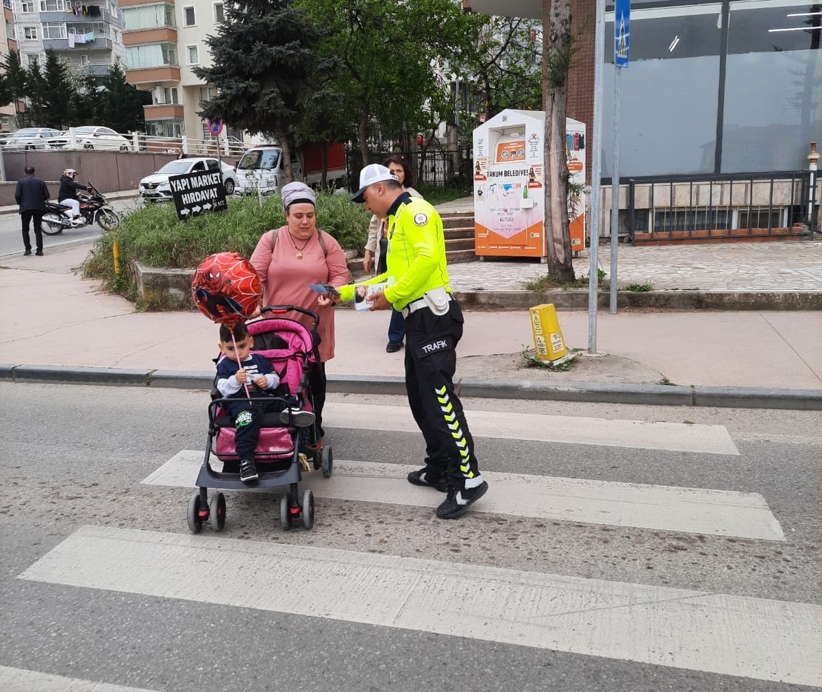 Samsun polisi, trafik kazalarının önüne geçmek için bilgilendirdi
