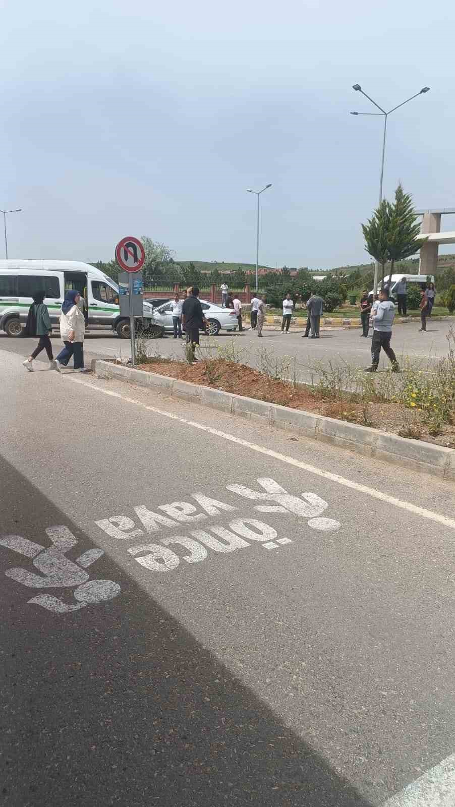 Siirt’te otomobil ile minibüs çarpıştı: 7 yaralı
