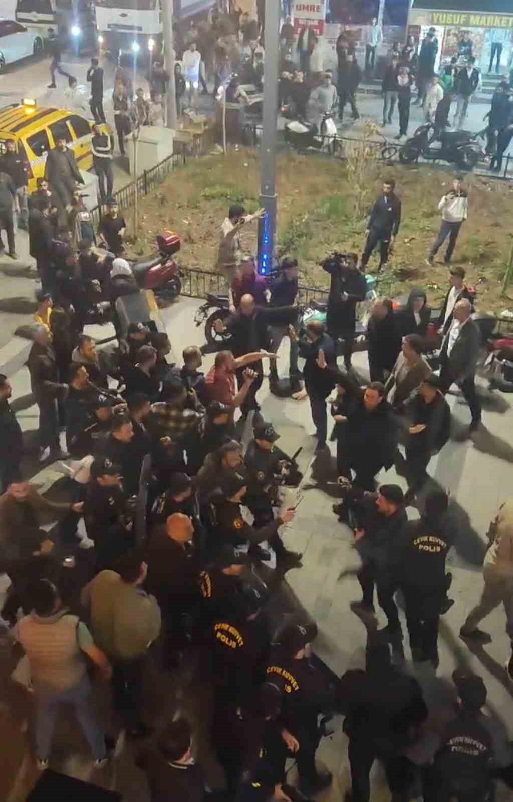 Siirt’te, Van olaylarını protesto eden gruba polis müdahalesi: 4 gözaltı
