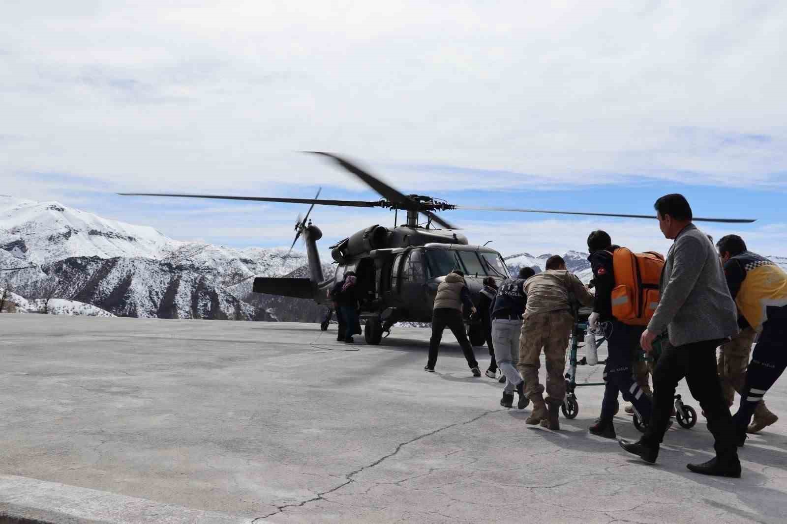 Şırnak’ta askeri helikopter kazada yaralanan çocuk için havalandı
