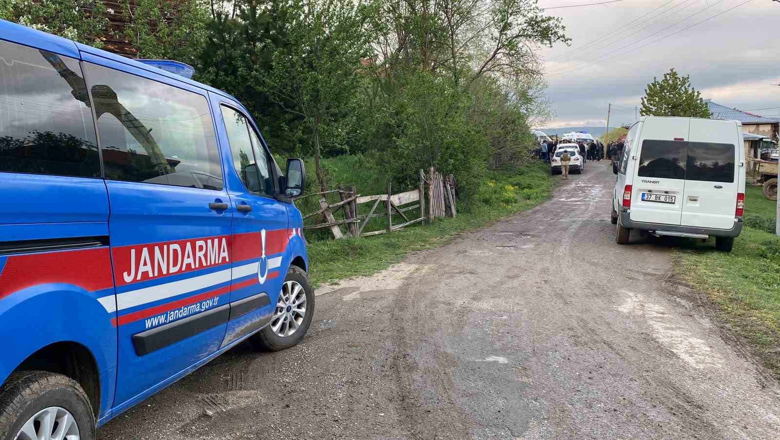 Su faturası için tartıştığı köy muhtarını öldürdü
