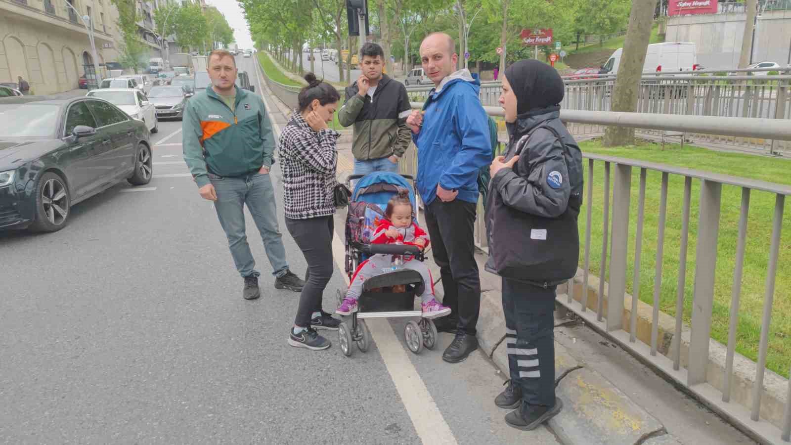 Sultangazi’de kırmızı ışıkta yolun karşısına geçmeye çalışan kadına motosiklet çarptı
