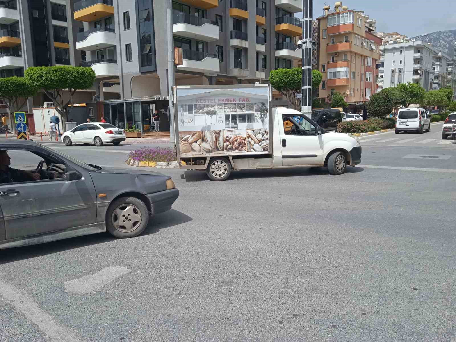 Sürekli kaza yaşanan kavşak vatandaşı isyan ettirdi
