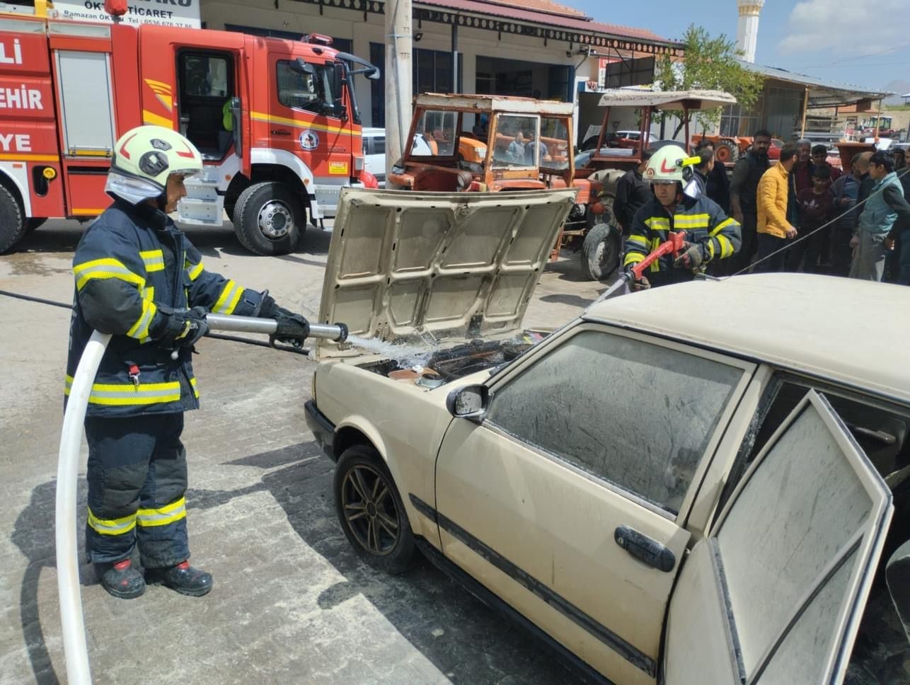 Sürücünün marşa basmasıyla aracın alev alması bir oldu
