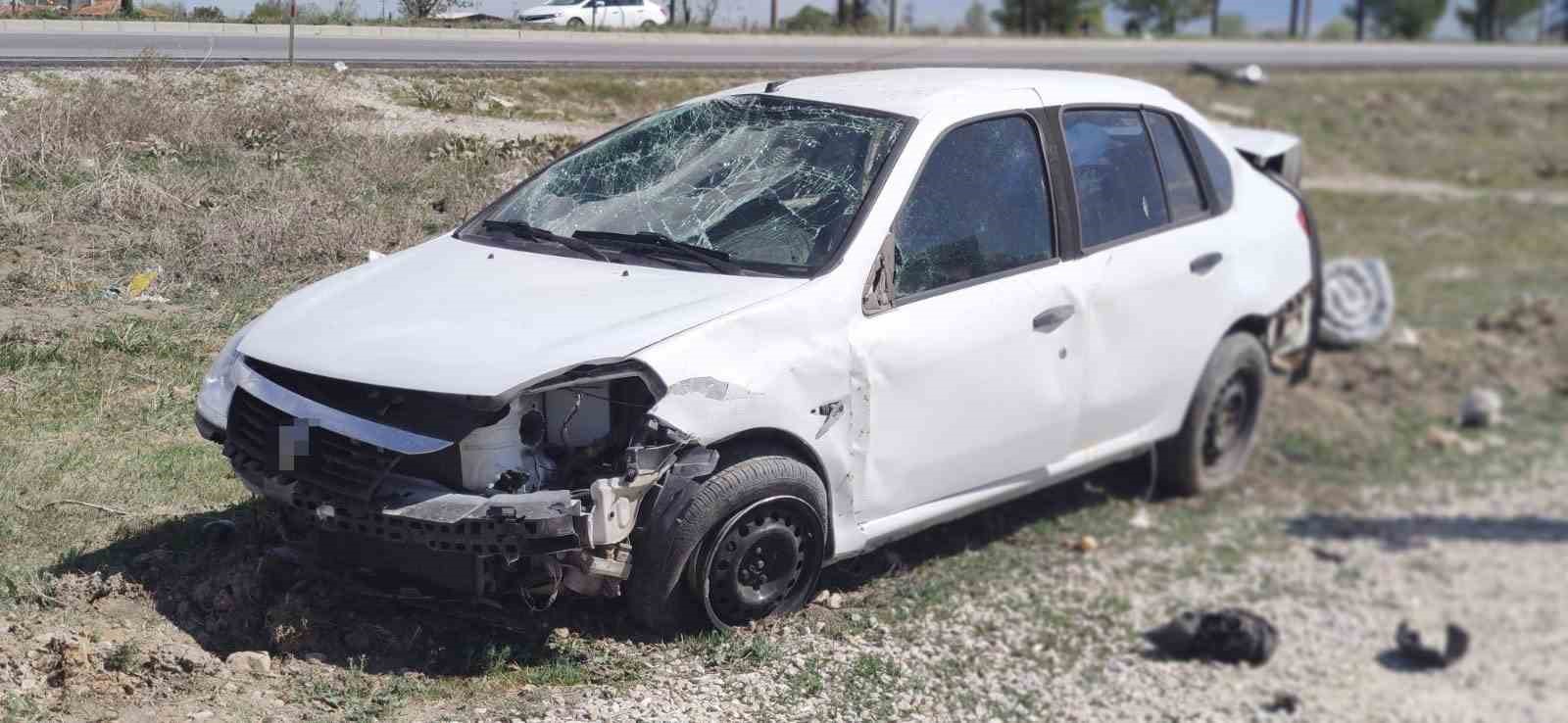 Takla atan otomobilin sürücüsü kazayı şans eseri hafif yaralı atlattı
