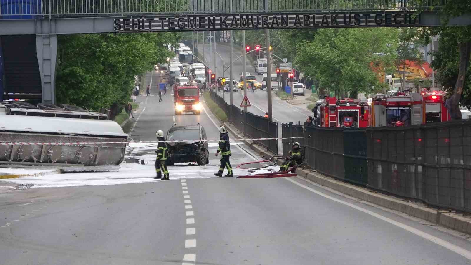 Tanker kazasında yola dökülen benzin sebebiyle kapanan D130 Karayolu 11 saat sonra açıldı
