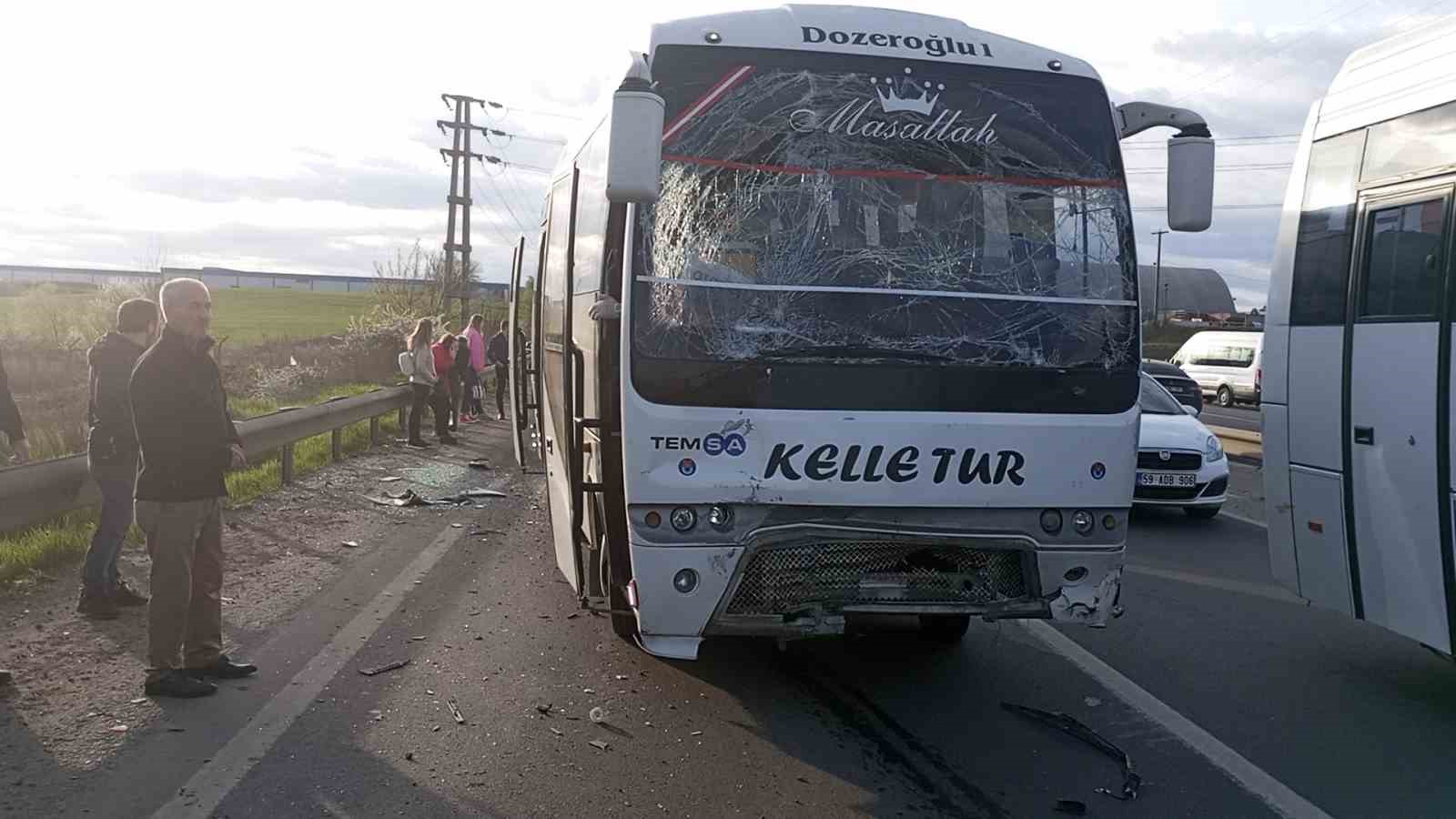 Tekirdağ’da işçi servisi askeri personel taşıyan servise çarptı: 16 yaralı
