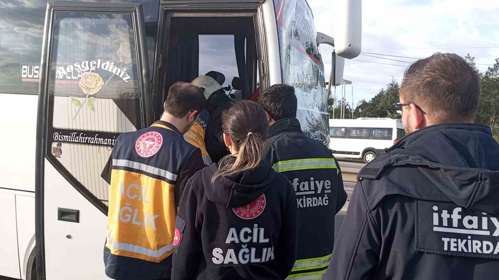 Tekirdağ’da işçi servisi askeri personel taşıyan servise çarptı: 16 yaralı
