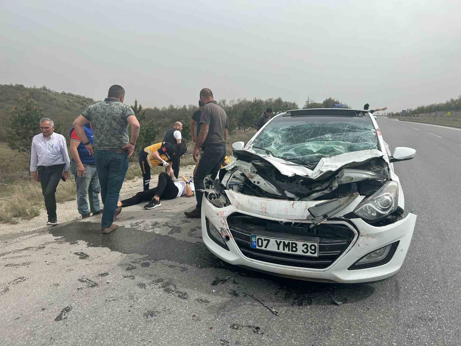 Tıra arkadan çarpan otomobil sürücüsü yaralandı