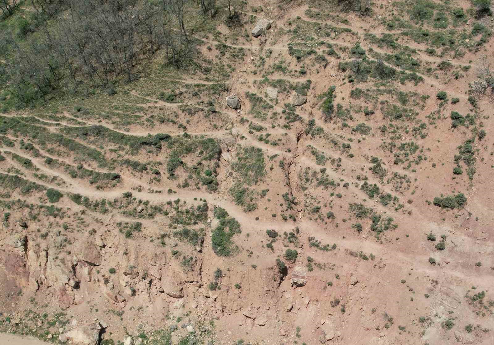 Tokat’ta kırılmanın olduğu fay hattı dron ile görüntülendi
