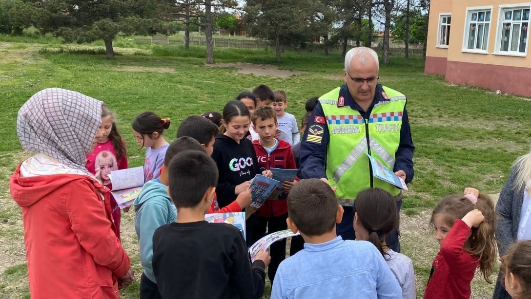 Trafik Dedektifleri projesinde öğrencilere eğitim verildi
